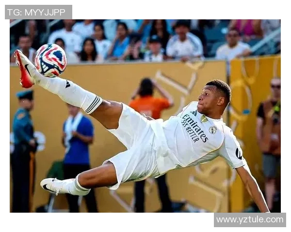 哪个足球明星因其灵动技艺被称为妖精引发球迷热议与喜爱